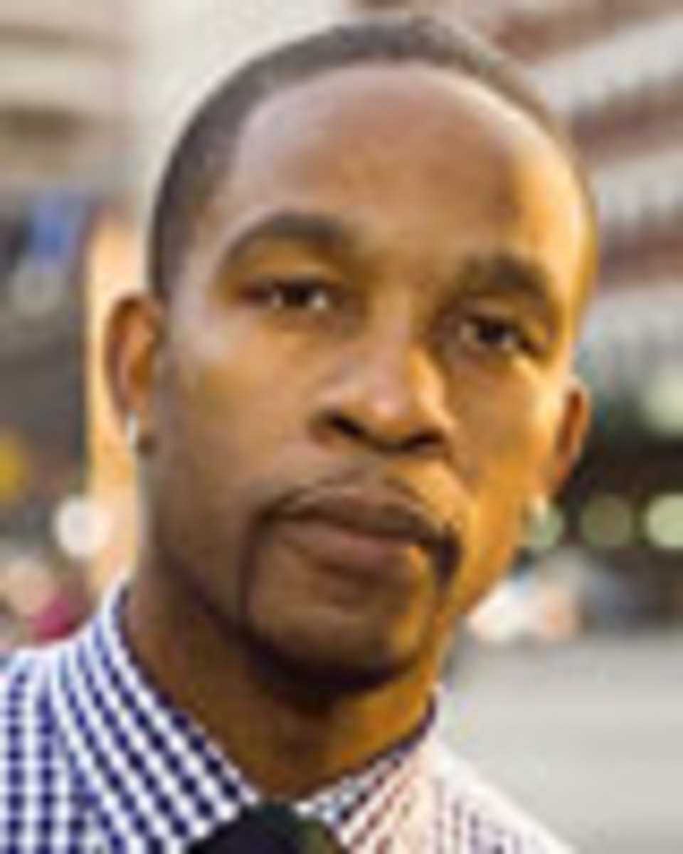 wade-davis-headshot